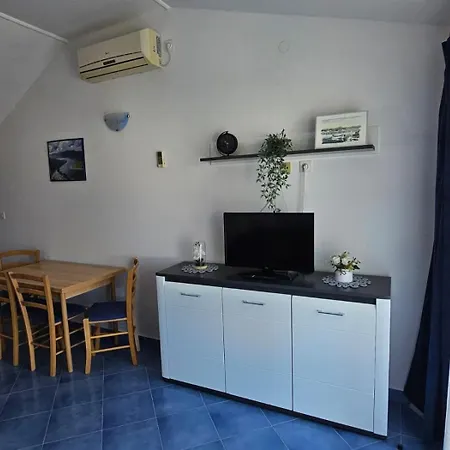 In Tribunj Mit Meerblick, Balkon, Klimaanlage, W-lan 5034-3 Appartement *