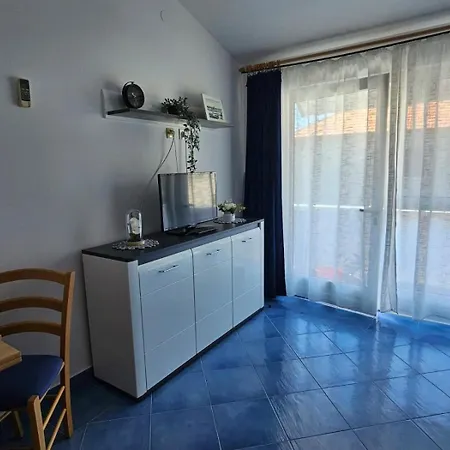 In Tribunj Mit Meerblick, Balkon, Klimaanlage, W-lan 5034-3 * Tribalj